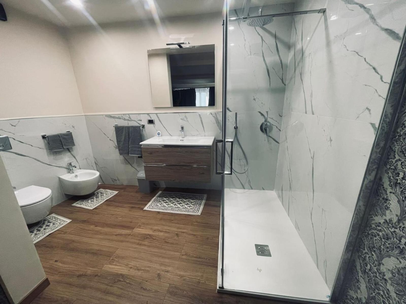 Suites Grey In Centro רנדצו מראה חיצוני תמונה